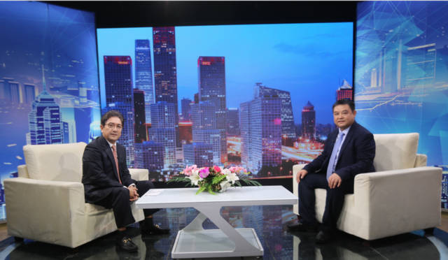 “钛程金(jīn)屬”創始人(rén)何寶明(míng)對(duì)話(huà)《信用(yòng)中國(guó)》主持人(rén)水(shuǐ)均益